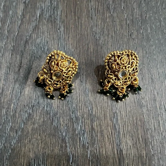 NWOT - Gold plated necklace, earrings and key chain - Picture 5 of 8